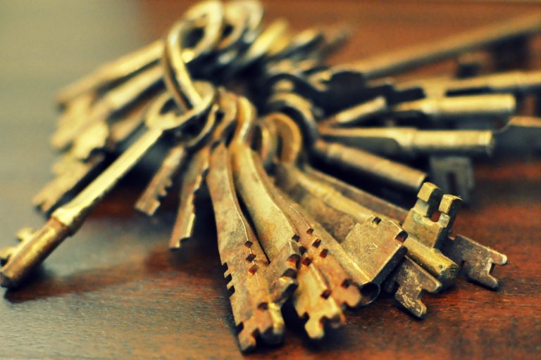 How to Dispose of Old Keys Safely?
